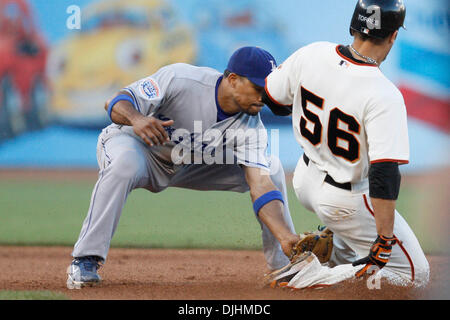 01 août, 2010 - San Francisco, Californie, États-Unis d'Amérique - 01-août-2010 : San Francisco, CA : Giants de San Francisco accueille les Dodgers de Los Angeles. Le joueur de droite des Giants de San Francisco Torres (56) Andres est mesurée de voler le deuxième but pendant le match contre les Dodgers de Los Angeles . Giants de San Francisco de gagner le match 2-0. Crédit obligatoire : Dinno Kovic / Southcreek Banque D'Images