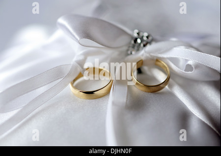 mariée, mariée, carte, célébrer, célébration,cérémonie, engagement, couple, décor, décoratif,détail, robe, élégant, or, vibes de mariage, unique mariage Banque D'Images