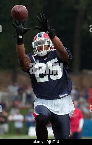 03 août 2010 - Webster, New York, États-Unis d'Amérique - 03 août 2010 : Buffalo Bills arrière défensif Ellis Lankster (# 25) pendant un camp d'entraînement percer à Saint John Fisher College à Pittsford, New York..Crédit Obligatoire -Mark Konezny / Southcreek Global. (Crédit Image : © Global/ZUMApress.com) Southcreek Banque D'Images