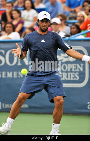 03 août 2010 - Washington Dc, District of Columbia, United States of America - 03 août 2010 : Legg Mason Tennis Classic, parrainé par Geico..Mens des célibataires, .Fernando Verdasco (ESP) rallyes retour après enregistrement d'un point de comparaison dans le second jeu pour gagner le match contre Karol BECK (SVK) (4-6, 7-5, 7-6) .crédit obligatoire : Roland Pintilie / Southcreek Global (Image Crédit : © Southcreek Banque D'Images