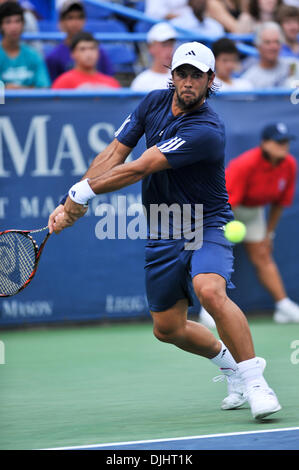 03 août 2010 - Washington Dc, District of Columbia, United States of America - 03 août 2010 : Legg Mason Tennis Classic, parrainé par Geico..Mens des célibataires, .Fernando Verdasco (ESP) rallyes retour après enregistrement d'un point de comparaison dans le second jeu pour gagner le match contre Karol BECK (SVK) (4-6, 7-5, 7-6) .crédit obligatoire : Roland Pintilie / Southcreek Global (Image Crédit : © Southcreek Banque D'Images