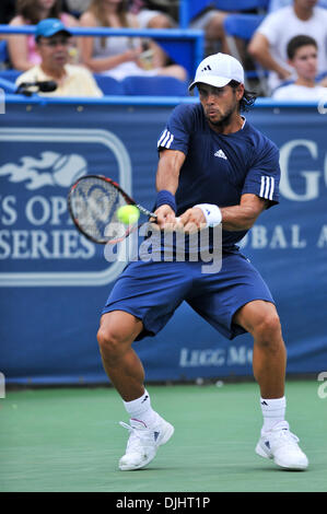 03 août 2010 - Washington Dc, District of Columbia, United States of America - 03 août 2010 : Legg Mason Tennis Classic, parrainé par Geico..Mens des célibataires, .Fernando Verdasco (ESP) rallyes retour après enregistrement d'un point de comparaison dans le second jeu pour gagner le match contre Karol BECK (SVK) (4-6, 7-5, 7-6) .crédit obligatoire : Roland Pintilie / Southcreek Global (Image Crédit : © Southcreek Banque D'Images