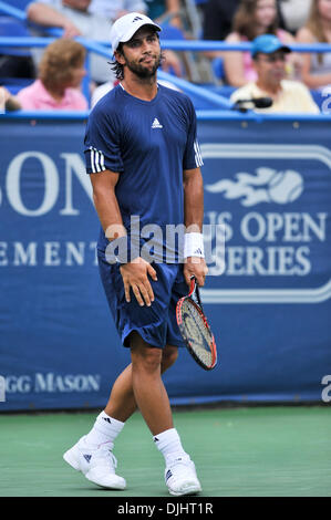 03 août 2010 - Washington Dc, District of Columbia, United States of America - 03 août 2010 : Legg Mason Tennis Classic, parrainé par Geico..Mens des célibataires, .Fernando Verdasco (ESP) rallyes retour après enregistrement d'un point de comparaison dans le second jeu pour gagner le match contre Karol BECK (SVK) (4-6, 7-5, 7-6) .crédit obligatoire : Roland Pintilie / Southcreek Global (Image Crédit : © Southcreek Banque D'Images