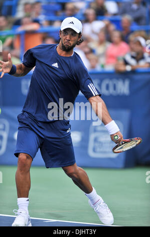 03 août 2010 - Washington Dc, District of Columbia, United States of America - 03 août 2010 : Legg Mason Tennis Classic, parrainé par Geico..Mens des célibataires, .Fernando Verdasco (ESP) rallyes retour après enregistrement d'un point de comparaison dans le second jeu pour gagner le match contre Karol BECK (SVK) (4-6, 7-5, 7-6) .crédit obligatoire : Roland Pintilie / Southcreek Global (Image Crédit : © Southcreek Banque D'Images