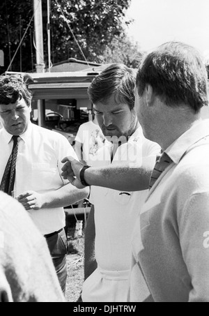 Mike Gatting assister à un match de cricket Ian Botham charité dans le nord de Londres au milieu des années 80 Banque D'Images