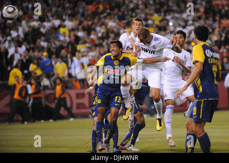 Août 04, 2010 - San Francisco, Californie, États-Unis d'Amérique - 4 août 2010 : Club America M Joaquin Martinez (23) s'attaque à M Real Madrid Angel Di Maria (22) au cours de la sympathique entre le Real Madrid et le Club America à Candlestick Park de San Francisco, CA. Le Real Madrid a pris le concours 3-2..Crédit obligatoire : Matt Cohen / Southcreek Global (Image Crédit : © Southcreek Global/Z Banque D'Images