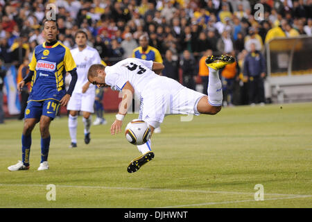 Août 04, 2010 - San Francisco, Californie, États-Unis d'Amérique - 4 août 2010 : Club America M Joaquin Martinez (23) s'attaque à M Real Madrid Angel Di Maria (22) au cours de la sympathique entre le Real Madrid et le Club America à Candlestick Park de San Francisco, CA. Le Real Madrid a pris le concours 3-2..Crédit obligatoire : Matt Cohen / Southcreek Global (Image Crédit : © Southcreek Global/Z Banque D'Images