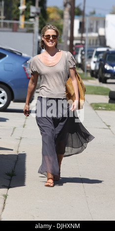 Ali Larter vu dehors et à propos de Los Angeles, Californie - 23.05.12 Banque D'Images