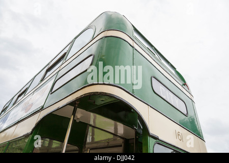 Vue arrière d'une Fiat 471 vintage III bus, un vieux bus à impériale autrefois utilisé par Nottingham City Transports (NCT), England, UK Banque D'Images