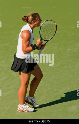 Aug 05, 2010 - San Diego, Californie, États-Unis - Mercury Insurance Open Tennis WTA - SARA ERRANI célèbre remportant le deuxième ensemble contre l'adversaire Svetlana Kuznetsova lors d'un tournoi de tennis WTA a tenu à l'hôtel La Costa Resort et Spa près de San Diego, CA. Kuznetsova a remporté le match 6-1 6-7 7-5. (Crédit Image : © Wally Nell/ZUMApress.com) Banque D'Images