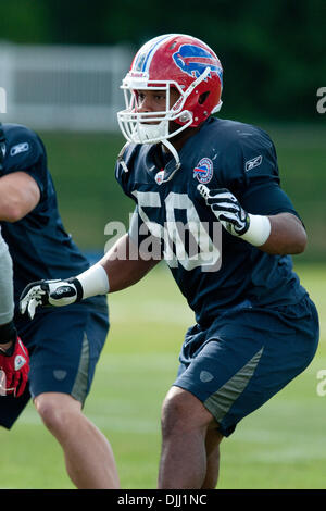 06 août 2010 - Webster, New York, États-Unis d'Amérique - Août 6, 2010 : Buffalo Bills linebacker DONOVAN WOODS (# 50) en action lors d'un camp d'entraînement session à Saint John Fisher College à Pittsford, New York..Crédit Obligatoire -Mark Konezny / Southcreek Global (Image Crédit : © Southcreek/ZUMApress.com) mondial Banque D'Images