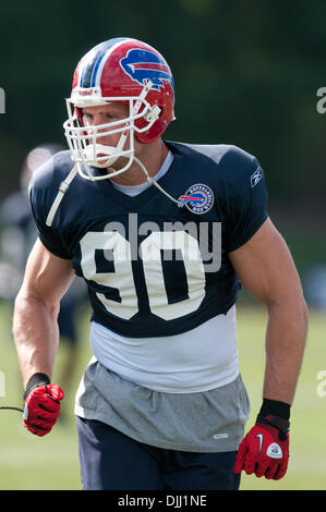 06 août 2010 - Webster, New York, États-Unis d'Amérique, le 3 août 2010 : Buffalo Bills secondeur CHRIS KELSAY (# 90) en action lors d'un camp d'entraînement session à Saint John Fisher College à Pittsford, New York..Crédit Obligatoire -Mark Konezny / Southcreek Global (Image Crédit : © Southcreek/ZUMApress.com) mondial Banque D'Images