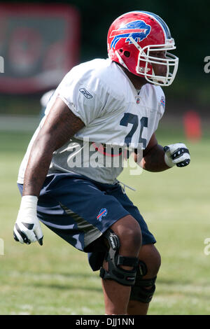 06 août 2010 - Webster, New York, États-Unis d'Amérique - Août 6, 2010 : Buffalo Bills offensive ligne ANDRE RAMSEY (# 76) en action lors d'un camp d'entraînement session à Saint John Fisher College à Pittsford, New York..Crédit Obligatoire -Mark Konezny / Southcreek Global (Image Crédit : © Southcreek/ZUMApress.com) mondial Banque D'Images