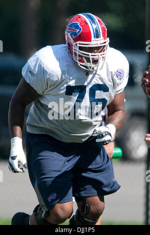 06 août 2010 - Webster, New York, États-Unis d'Amérique - Août 6, 2010 : Buffalo Bills offensive ligne ANDRE RAMSEY (# 76) en action lors d'un camp d'entraînement session à Saint John Fisher College à Pittsford, New York..Crédit Obligatoire -Mark Konezny / Southcreek Global (Image Crédit : © Southcreek/ZUMApress.com) mondial Banque D'Images