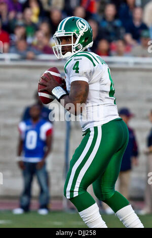 06 août 2010 - Montréal, Québec, Canada - 06 août 2010 : Saskatchewan QB, Darian Durant(4), au cours d'un match de football entre la LCF les Alouettes de Montréal et les Roughriders de la Saskatchewan au stade de l'Université McGill à Montréal, Québec. Les Alouettes ont battu les Roughriders 30-26..crédit obligatoire - Leon T Switzer / Southcreek Global. (Crédit Image : © Global/ZUMApress.com) Southcreek Banque D'Images