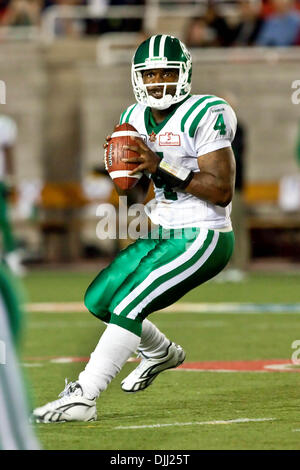 06 août 2010 - Montréal, Québec, Canada - 06 août 2010 : Saskatchewan QB, Darian Durant(4), au cours d'un match de football entre la LCF les Alouettes de Montréal et les Roughriders de la Saskatchewan au stade de l'Université McGill à Montréal, Québec. Les Alouettes ont battu les Roughriders 30-26..crédit obligatoire - Leon T Switzer / Southcreek Global. (Crédit Image : © Global/ZUMApress.com) Southcreek Banque D'Images