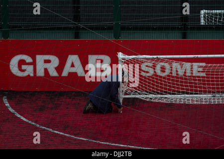 Wembley London, UK. 28 novembre 2013. Trois joueurs de la conférence des ligues et trois membres d'un syndicat de paris ont été arrêtés à la suite d'accusations de matchs truqués dans le football anglais dans le cadre d'enquêtes menées par le National Crime (NCA) Crédit : amer ghazzal/Alamy Live News Banque D'Images