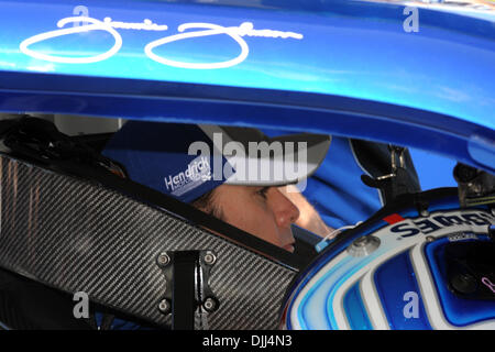 07 août 2010 - Watkins Glen, New York, États-Unis d'Amérique - 7 août 2010 : JIMMY JOHNSON monte derrière le volant de la Chevrolet Lowe's pendant les qualifications pour l'Heluva bon ! Crème sure Dips au Glen à Watkins Glen International, Watkins Glen, NEW YORK..Mandatory Crédit : Michael Johnson / Southcreek Global (Image Crédit : © Southcreek/ZUMApress.com) mondial Banque D'Images