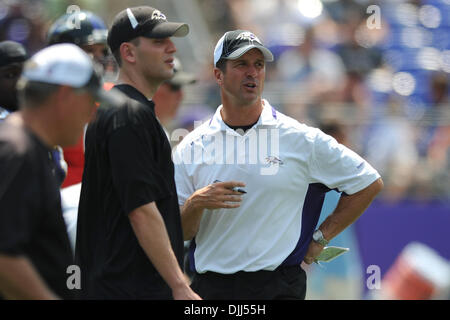 07 août 2010 - Baltimore, Maryland, États-Unis d'Amérique - Août 07, 2010 Baltimore Ravens : entraîneur-chef John Harbaugh pendant les corbeaux camp d'entraînement à la M&T Bank Stadium à Baltimore, MD...crédit obligatoire : Russell Tracy / Southcreek Global (Image Crédit : Â© Southcreek/ZUMApress.com) mondial Banque D'Images