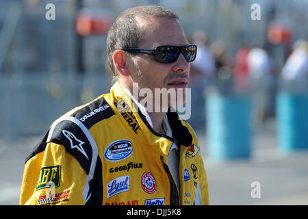 07 août 2010 - Watkins Glen, New York, États-Unis d'Amérique - 7 août 2010 : Dollar General Jacques VILLENEUVE, pilote de la Toyota promenades pendant les qualifications pour la course de la série Nationwide de Zippo 200 à Watkins Glen International, Watkins Glen, NEW YORK..Mandatory Crédit : Michael Johnson / Southcreek Global (Image Crédit : © Southcreek/ZUMApress.com) mondial Banque D'Images