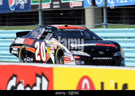 07 août 2010 - Watkins Glen, New York, États-Unis d'Amérique - 7 août 2010 : La Toyota GameStop de Joey Logano des vitesses avant l'étirer pendant les qualifications pour la course de la série Nationwide de Zippo 200 à Watkins Glen International, Watkins Glen, NEW YORK..Mandatory Crédit : Michael Johnson / Southcreek Global (Image Crédit : © Southcreek/ZUMApress.com) mondial Banque D'Images