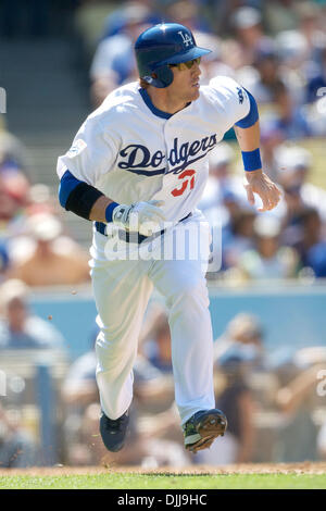 08 août 2010 - Los Angeles, Californie, États-Unis d'Amérique - 8 août 2010 : Lors de sa première à la batte comme un déserteur, JAY GIBBONS (# 31) L'objet au centre de conduire dans les Dodgers sixième course. Les Dodgers battre le tiers 8-3.Crédit obligatoire : Tony Leon / Southcreek Global (Image Crédit : © Southcreek/ZUMApress.com) mondial Banque D'Images