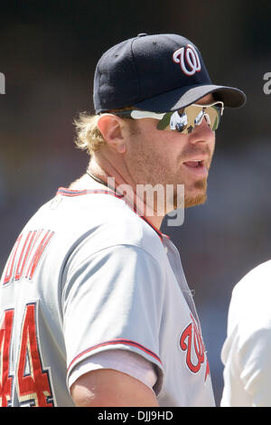 08 août 2010 - Los Angeles, Californie, États-Unis d'Amérique - 8 août 2010 : Washington Nationals de premier but ADAM DUNN (# 44) n'a pas commercialisés par les ressortissants non-renonciation à la date limite, mais la spéculation est monnaie courante qu'il peut encore être traité. .Les Dodgers battre le tiers 8-3.Crédit obligatoire : Tony Leon / Southcreek Global (Image Crédit : © Southcreek/ZUMApress.com) mondial Banque D'Images