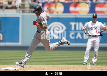 08 août 2010 - Los Angeles, Californie, États-Unis d'Amérique - 8 août 2010 : Washington Nationals champ centre JUSTIN MAXWELL (# 30) complète la deuxième base comme Dodger le deuxième but RYAN THERIOT (# 13) après qu'il a frappé la deuxième de dos à dos Accueil s'exécute dans la seconde manche. .Les Dodgers battre le tiers 8-3.Crédit obligatoire : Tony Leon / Southcreek Global (Image Crédit : Banque D'Images