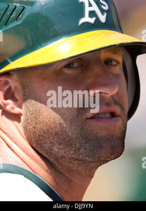 08 août 2010 - Oakland, Californie, États-Unis - Oakland Athletics de troisième but KEVIN KOUZMANOFF # 5 attend de bat contre les Rangers du Texas. (Crédit Image : © William Mancebo/ZUMApress.com) Banque D'Images