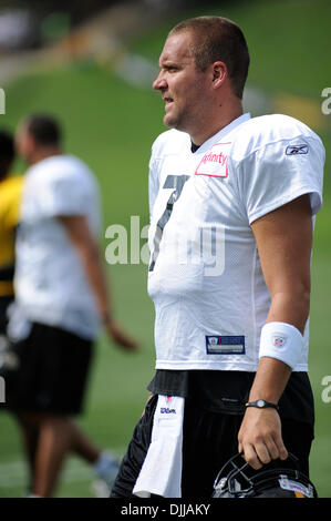 09 août 2010 - Latrobe, Pennsylvanie, États-Unis d'Amérique - 09 août, 2010 : Pittsburgh Steelers' quarterback BEN ROETHLISBERGER (7) prend une pause au cours de camp d'entraînement à Saint Vincent College à Latrobe, PA...CRÉDIT OBLIGATOIRE : DEAN BEATTIE / SOUTHCREEK GLOBAL (Image Crédit : © Southcreek/ZUMApress.com) mondial Banque D'Images