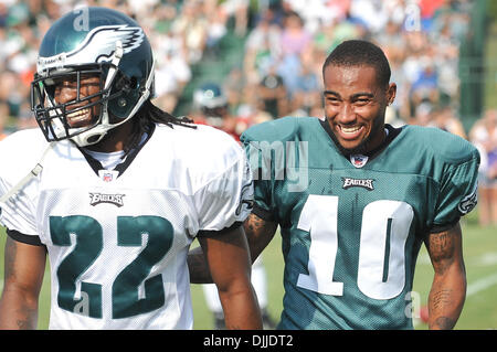 10 août 2010 - Bethlehem, Pennsylvanie, États-Unis d'Amérique - 10 août 2010 Philadelphia Eagles joueurs DeSean Jackson et Asante Samuels blague sur le côté dans une pratique qui se tient à Lehigh College à Bethlehem, Pennsylvanie.Crédit obligatoire : human life by Sylvester Graham Michael / Southcreek Global (Image Crédit : © Southcreek/ZUMApress.com) mondial Banque D'Images