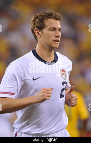 10 août 2010 - East Rutherford, New Jersey, États-Unis d'Amérique - 10 août 2010 - USA Defender JONATHAN SPECTOR (2) en action au cours du premier match amical au New Meadowlands Stadium à East Rutherford, New Jersey.Le Brésil à l'encontre de l'USA 2-0. Crédit obligatoire : Brooks von Arx, Jr./Southcreek Global. (Crédit Image : © Global/ZUMApress.com) Southcreek Banque D'Images