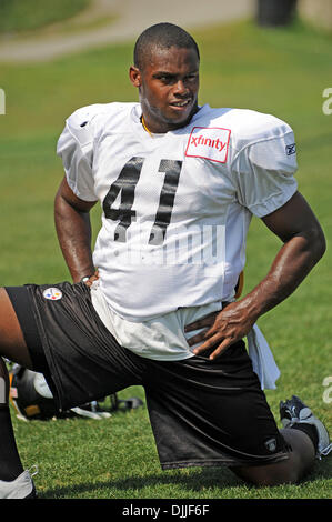 Le 11 août 2010 - Latrobe, Pennsylvanie, États-Unis d'Amérique - 11 août, 2010 : Pittsburgh Steelers' d'utiliser de nouveau JONATHAN DWYER (41) s'étend avant le début de la session de l'après-midi jours camp de formation au collège de St Vincent à Latrobe, PA...CRÉDIT OBLIGATOIRE : DEAN BEATTIE / SOUTHCREEK GLOBAL (Image Crédit : Â© Southcreek/ZUMApress.com) mondial Banque D'Images