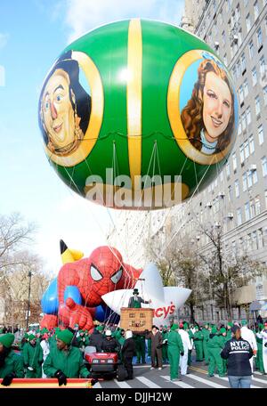 New York, NY, USA. 28 nov., 2013. En présence de Macy's Thanksgiving Day Parade, Manhattan, New York, NY Le 28 novembre 2013. Credit : Derek Storm/Everett Collection/Alamy Live News Banque D'Images