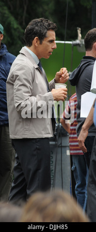 Kristen Wiig et Ben Stiller vu sur l'ensemble de leur nouveau film ' vie secrète de Walter Mitty' dans Central Park à New York City USA - Banque D'Images