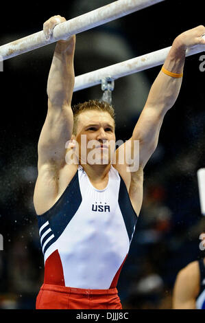 13 août 2010 - Hartford, Connecticut, États-Unis d'Amérique - Août 13, 2010 : JONATHAN HORTON se réchauffe avant le début de la 2010 VISA Championships men's finale au XL Center à Hartford, Connecticut. Crédit obligatoire : Geoff Bolte / Southcreek Global (Image Crédit : © Southcreek/ZUMApress.com) mondial Banque D'Images