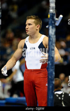 13 août 2010 - Hartford, Connecticut, États-Unis d'Amérique - Août 13, 2010 : JONATHAN HORTON se réchauffe avant le début de la 2010 VISA Championships men's finale au XL Center à Hartford, Connecticut. Crédit obligatoire : Geoff Bolte / Southcreek Global (Image Crédit : © Southcreek/ZUMApress.com) mondial Banque D'Images