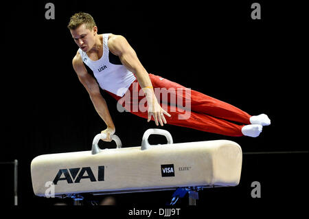 13 août 2010 - Hartford, Connecticut, États-Unis d'Amérique - Août 13, 2010 : JONATHAN HORTON effectue sur le cheval d'arçons lors de l'édition 2010 des Championnats VISA finale chez les hommes à l'XL Center à Hartford, Connecticut. Crédit obligatoire : Geoff Bolte / Southcreek Global (Image Crédit : © Southcreek/ZUMApress.com) mondial Banque D'Images