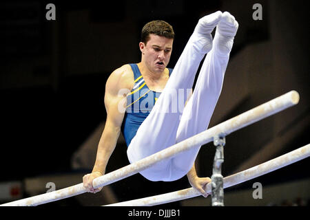 13 août 2010 - Hartford, Connecticut, États-Unis d'Amérique - Août 13, 2010 : THOMAS KELLEY effectue aux barres parallèles lors des Championnats VISA finale chez les hommes à l'XL Center à Hartford, Connecticut. Crédit obligatoire : Geoff Bolte / Southcreek Global (Image Crédit : © Southcreek/ZUMApress.com) mondial Banque D'Images