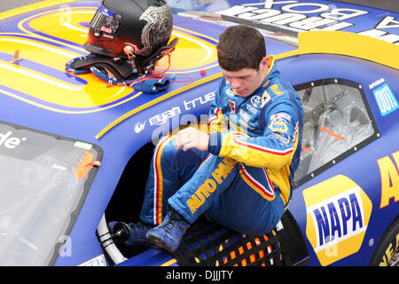 14 août 2010 - Brooklyn, Michigan, États-Unis d'Amérique - 14 août 2010 : RYAN TRUEX sort de sa voiture après qualification au Michigan International Speedway à Brooklyn, Michigan..Crédit obligatoire : Alan Ashley / Southcreek Global (Image Crédit : © Southcreek/ZUMApress.com) mondial Banque D'Images