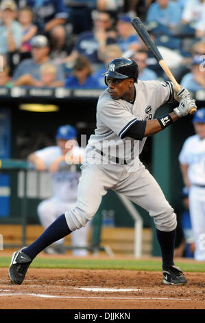 14 août 2010 - Kansas City, Missouri, États-Unis d'Amérique - 14 août, 2010 : New York Yankees champ centre CURTIS GRANDERSON (14) bats contre les Kansas City Royals au Kauffman Stadium de Kansas City, Missouri. Les Yankees mènent les Royals 6-3 au huitième..Crédit obligatoire : Dak Dillon / Southcreek Global (Image Crédit : © Southcreek/ZUMApress.com) mondial Banque D'Images