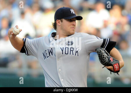 14 août 2010 - Kansas City, Missouri, États-Unis d'Amérique - 14 août, 2010 : New York Yankees à partir lanceur PHIL HUGHES (65) emplacements contre les Kansas City Royals au Kauffman Stadium de Kansas City, Missouri. Les Yankees battre les Royals 8-3. Crédit obligatoire : Dak Dillon / Southcreek Global (Image Crédit : © Southcreek/ZUMApress.com) mondial Banque D'Images