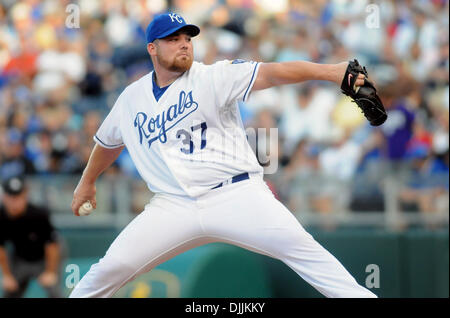 14 août 2010 - Kansas City, Missouri, États-Unis d'Amérique - 14 août 2010 : le lanceur partant des Royals de Kansas City, Sean O'SULLIVAN (37) emplacements contre les Yankees de New York au Kauffman Stadium de Kansas City, Missouri. Les Yankees mènent les Royals 6-3 au huitième..Crédit obligatoire : Dak Dillon / Southcreek Global (Image Crédit : © Southcreek/ZUMApress.com) mondial Banque D'Images