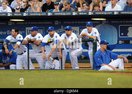 14 août 2010 - Kansas City, Missouri, États-Unis d'Amérique - 14 août 2010 : Le Kansas Ville Royal regardez comme les Yankees de New York bat au Kauffman Stadium de Kansas City, Missouri. Les Yankees battre les Royals 8-3..Crédit obligatoire : Dak Dillon / Southcreek Global (Image Crédit : © Southcreek/ZUMApress.com) mondial Banque D'Images