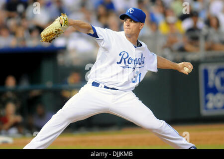 14 août 2010 - Kansas City, Missouri, États-Unis d'Amérique - 14 août, 2010 : Kansas Ville Royal relief pitcher DUSTY HUGHES (31) emplacements contre les Yankees de New York au Kauffman Stadium de Kansas City, Missouri. Les Yankees battre les Royals 8-3..Crédit obligatoire : Dak Dillon / Southcreek Global (Image Crédit : © Southcreek/ZUMApress.com) mondial Banque D'Images