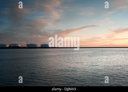 Coucher de soleil sur le port, Le Havre, France Banque D'Images