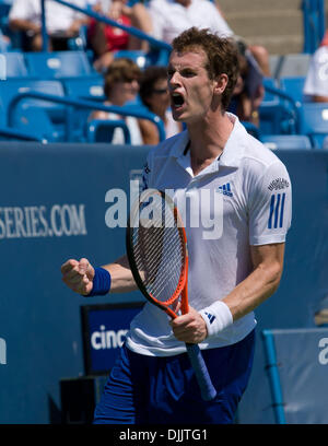 Aug 19, 2010 - Cincinnati, Ohio, États-Unis - Andy Murray célèbre sa victoire sur Ernests Gulbis dans son 3e tour de l'Ouest et du Sud 2010 Le tournoi de tennis de groupe financier. C'est le jour 4. Murray va gagner 4-6, 6-3, 7-6. (Crédit Image : © Andrew Patron/ZUMApress.com) Banque D'Images