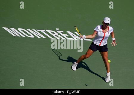 20 août 2010 - Montréal, Québec, Canada - Onzième Svetlana Kuznetsova ensemencée de Russie en action de jeu dans son match contre Jie Zheng de la Chine au cours de la Coupe Rogers de tennis au Stade Uniprix à Montréal, Canada. KUZNETSOVA bat ZHENG en 2 jeux à l'avance pour les demi-finales..Crédit obligatoire : Philippe Champoux / Southcreek Global (Image Credit : © Philippe Champoux/Southcreek Banque D'Images