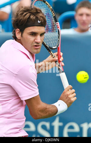 22 août 2010 - Mason, Ohio, États-Unis d'Amérique - Roger Federer (SUI) en action de jeu durant la finale hommes le dimanche à l'Ouest et le Sud de l'Tennis Masters tour joué au Lindner Family Tennis Center de Mason dans l'Ohio. (Crédit Image : © John Longo/ZUMApress.com) Southcreek/mondial Banque D'Images