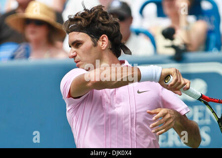 22 août 2010 - Mason, Ohio, États-Unis d'Amérique - Roger Federer (SUI) en action de jeu durant la finale hommes le dimanche à l'Ouest et le Sud de l'Tennis Masters tour joué au Lindner Family Tennis Center de Mason dans l'Ohio. (Crédit Image : © John Longo/ZUMApress.com) Southcreek/mondial Banque D'Images